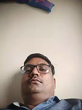 Snapshot of dhirusury050625 chatting on July 13, 1:14 pm dhirusury050625 online show from July 13, 1:14 pm
