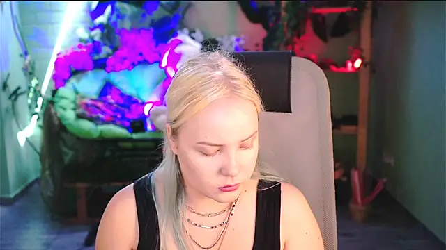 stellawatts online show from June 21, 8:06 am