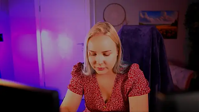 stellawatts online show from June 25, 8:08 am