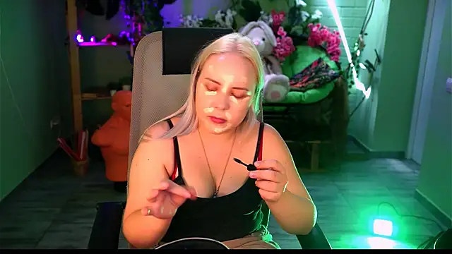 stellawatts online show from June 30, 8:04 am