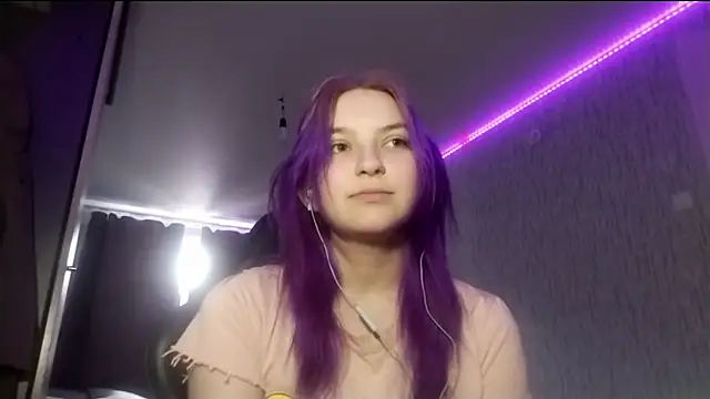 Snapshot of CaroylnOllhoff chatting on June 17, 10:28 am CaroylnOllhoff online show from June 17, 10:28 am