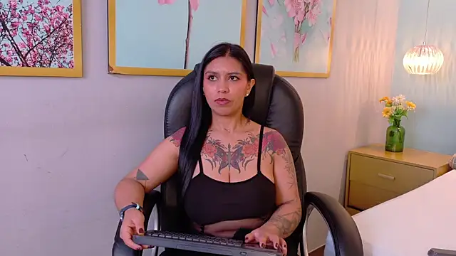 Snapshot of Sharlot18 chatting on July 15, 12:10 pm Sharlot18 online show from July 15, 12:10 pm