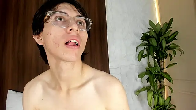 Snapshot of AlexParkerr_ chatting on August 3, 12:21 pm AlexParkerr online show from August 3, 12:21 pm
