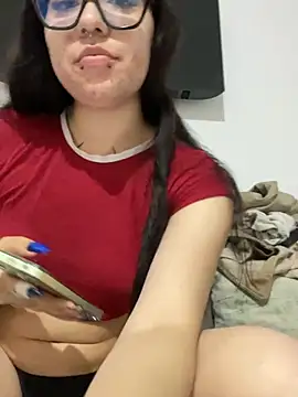 Snapshot of MennaLee_ chatting on June 17, 12:24 am MennaLee online show from June 17, 12:24 am