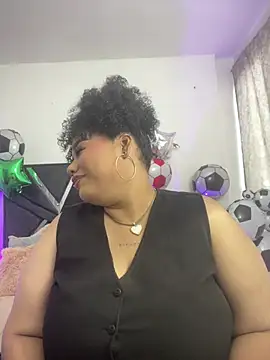 Snapshot of SunniieeFrequency chatting on June 21, 8:22 pm SunniieeFrequency online show from June 21, 8:22 pm