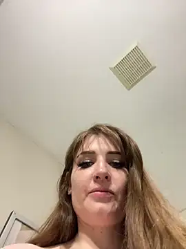 Snapshot of litty__x chatting on June 15, 9:17 pm litty x online show from June 15, 9:17 pm