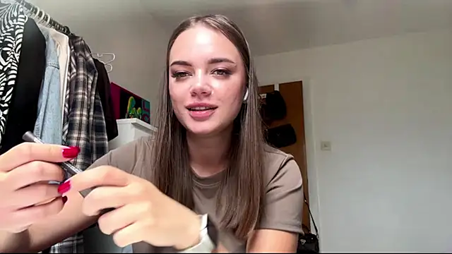 Snapshot of beautifulMira chatting on June 14, 11:12 am beautifulMira online show from June 14, 11:12 am