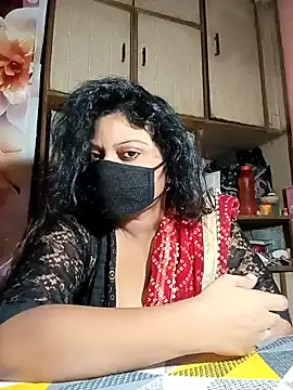 Snapshot of KareenaChopra chatting on June 15, 8:16 am KareenaChopra online show from June 15, 8:16 am
