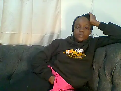 Snapshot of Sexylov25 chatting on June 14, 8:33 pm Sexylov25 online show from June 14, 8:33 pm