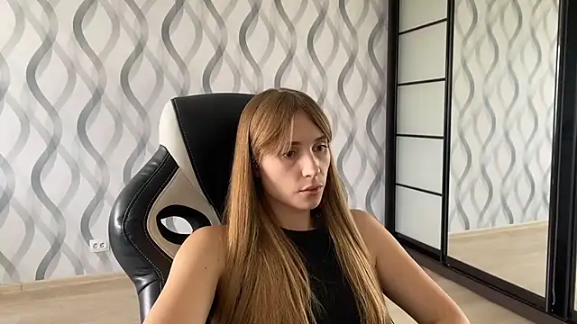 Snapshot of Miss_Luna_meow chatting on June 16, 10:40 am Miss Luna meow online show from June 16, 10:40 am