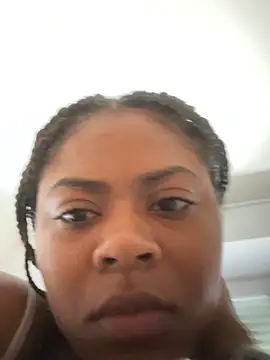Snapshot of la_manzana chatting on June 17, 12:18 pm la manzana online show from June 17, 12:18 pm