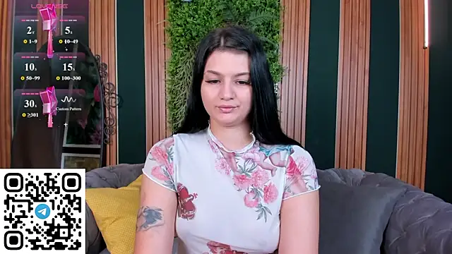 Snapshot of SolaZolaz chatting on July 5, 1:34 am SolaZolaz online show from July 5, 1:34 am