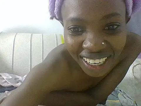 Snapshot of littlefrankie chatting on June 20, 1:58 pm littlefrankie online show from June 20, 1:58 pm