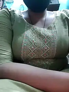 Snapshot of Hot_Darling001 chatting on June 18, 9:25 am Hot Darling001 online show from June 18, 9:25 am