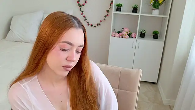 Snapshot of Mirabella_Flower chatting on July 27, 5:25 am Mirabella Flower online show from July 27, 5:25 am