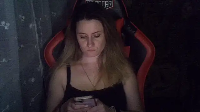 KiraKisskiss online show from June 15, 7:49 pm