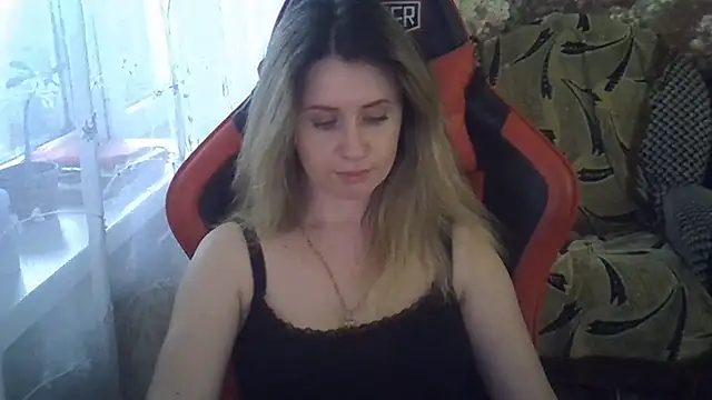 KiraKisskiss online show from June 16, 1:58 pm