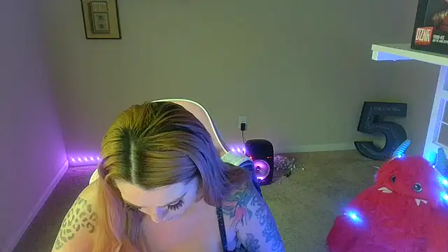karmathevixen online show from June 27, 6:24 pm