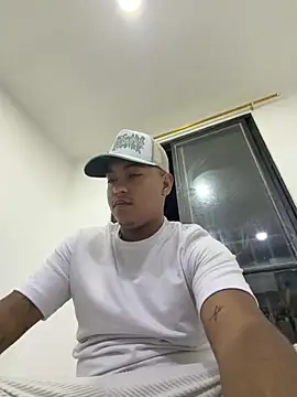 Snapshot of andrewss_boy chatting on June 16, 4:48 am andrewss boy online show from June 16, 4:48 am