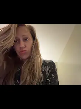 Snapshot of Jennymakesitrain chatting on June 16, 6:16 am Jennymakesitrain online show from June 16, 6:16 am