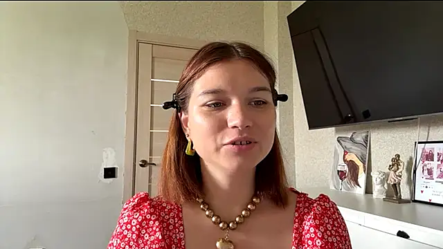 Snapshot of Karolinefrog chatting on June 17, 12:02 am Karolinefrog online show from June 17, 12:02 am