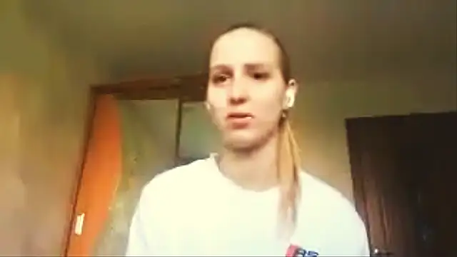 Snapshot of LeighaGreenley chatting on June 21, 7:11 am LeighaGreenley online show from June 21, 7:11 am