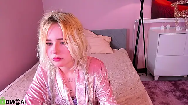 Snapshot of kikipeach chatting on June 24, 12:26 pm kikipeach online show from June 24, 12:26 pm
