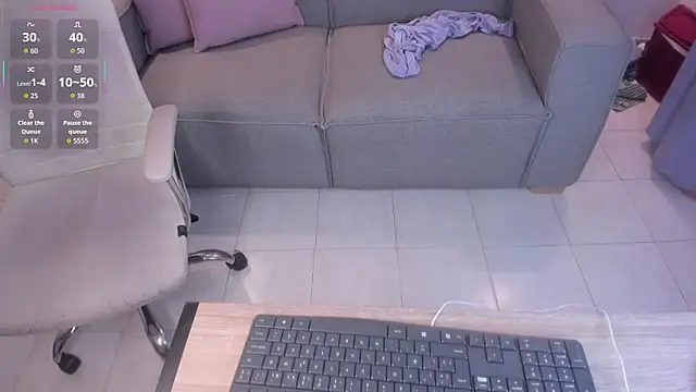 Snapshot of Nayla_Luxe chatting on July 31, 12:04 pm Nayla Luxe online show from July 31, 12:04 pm