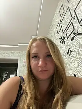 Snapshot of Emilia_ki chatting on June 18, 8:13 pm Emilia ki online show from June 18, 8:13 pm