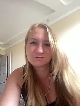 Snapshot of Emilia_ki chatting on June 22, 10:45 am Emilia ki online show from June 22, 10:45 am