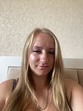 Snapshot of Emilia_ki chatting on June 24, 1:10 pm Emilia ki online show from June 24, 1:10 pm