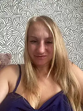 Snapshot of Emilia_ki chatting on July 23, 11:52 am Emilia ki online show from July 23, 11:52 am