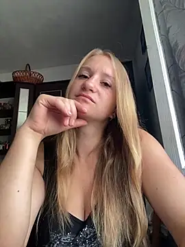 Snapshot of Emilia_ki chatting on August 4, 4:37 am Emilia ki online show from August 4, 4:37 am
