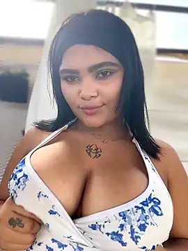 Snapshot of HoneyBunXXX chatting on June 22, 1:08 pm HoneyBunXXX online show from June 22, 1:08 pm