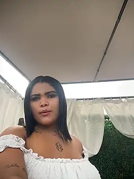 Snapshot of HoneyBunXXX chatting on June 26, 1:15 pm HoneyBunXXX online show from June 26, 1:15 pm