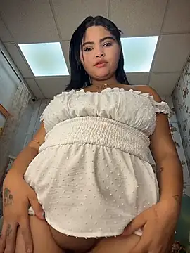 Snapshot of HoneyBunXXX chatting on July 2, 1:17 pm HoneyBunXXX online show from July 2, 1:17 pm