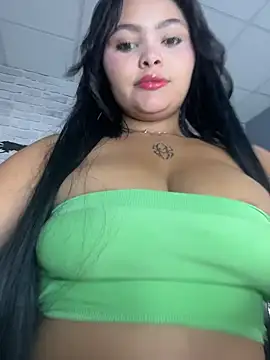 Snapshot of HoneyBunXXX chatting on July 25, 9:23 pm HoneyBunXXX online show from July 25, 9:23 pm