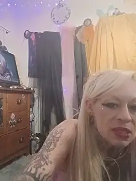 Snapshot of in_my_bunny chatting on July 2, 2:45 pm in my bunny online show from July 2, 2:45 pm