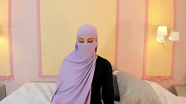 Snapshot of daniah__ chatting on June 18, 12:31 pm daniah online show from June 18, 12:31 pm