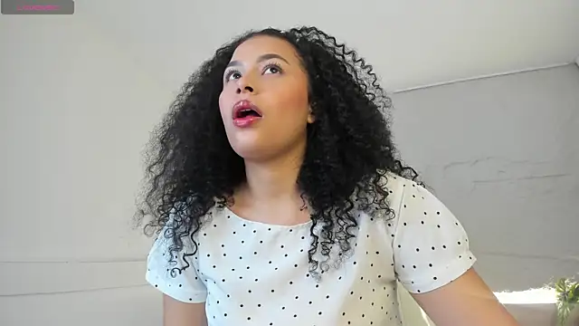 jadetorres  online show from June 25, 8:13 pm