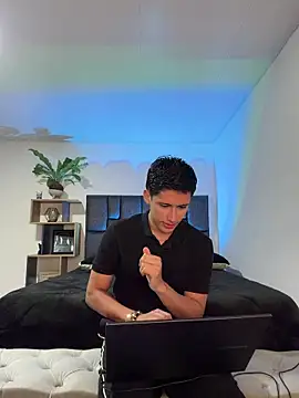 Snapshot of SantiLux_ chatting on June 20, 3:53 am SantiLux online show from June 20, 3:53 am