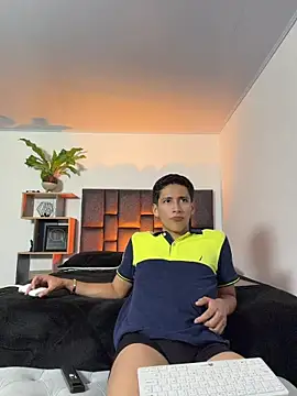 Snapshot of SantiLux_ chatting on June 22, 6:10 am SantiLux online show from June 22, 6:10 am