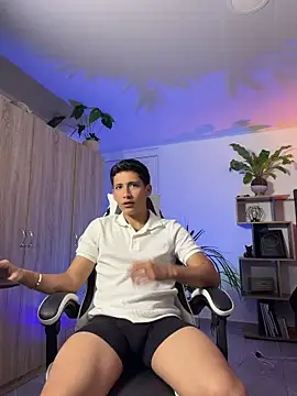 Snapshot of SantiLux_ chatting on June 23, 4:21 am SantiLux online show from June 23, 4:21 am