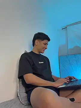 Snapshot of SantiLux_ chatting on August 7, 1:46 pm SantiLux online show from August 7, 1:46 pm