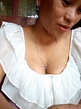 Snapshot of chychy113 chatting on June 22, 8:33 am chychy113 online show from June 22, 8:33 am