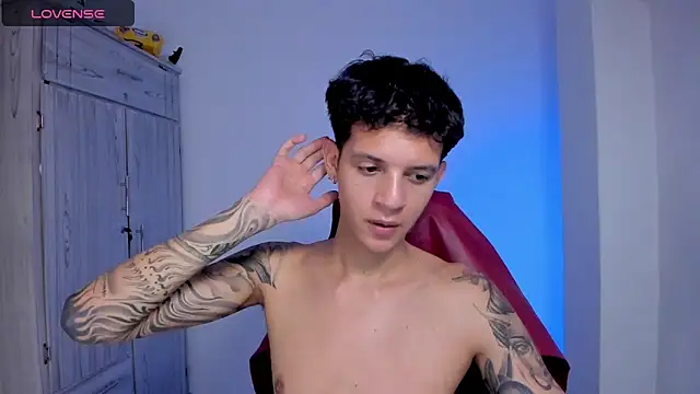 Snapshot of tylerrnova chatting on June 18, 9:14 am tylerrnova online show from June 18, 9:14 am