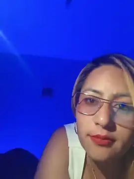 Snapshot of Chikyardiente2068 chatting on June 19, 1:32 am Chikyardiente2068 online show from June 19, 1:32 am