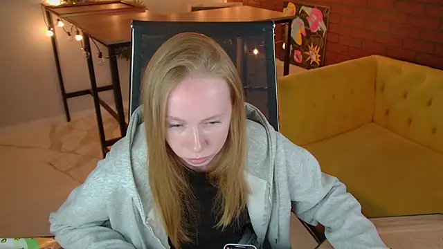 Snapshot of BellaRosewood chatting on June 28, 5:24 am BellaRosewood online show from June 28, 5:24 am