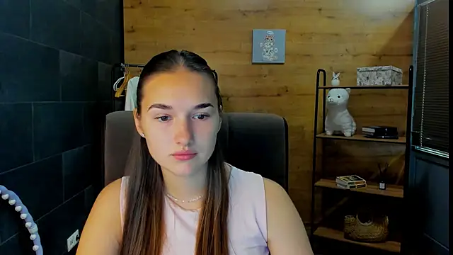 Snapshot of DianaaHill chatting on July 8, 9:14 am DianaaHill online show from July 8, 9:14 am