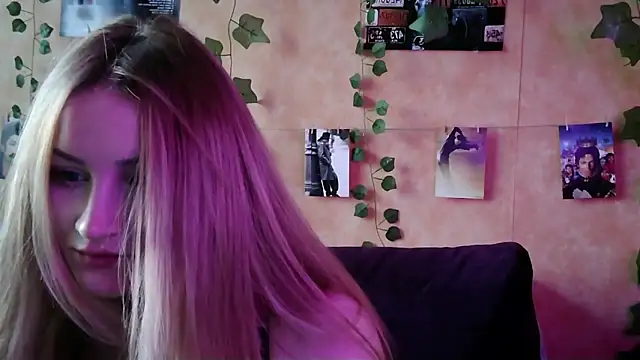 Snapshot of MilaPrecious chatting on July 2, 1:06 pm MilaPrecious online show from July 2, 1:06 pm